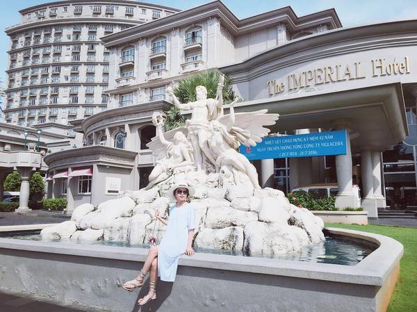 Hồ bơi và khu vườn tại khách sạn The Imperial Vũng Tàu