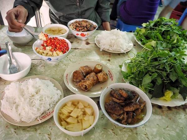 Món ngon Hà Nội - Bún chả thịt nướng thơm lừng