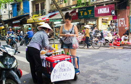 Sẵn sàng thử món ăn trên đường.