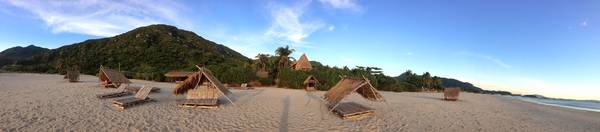 Bãi cát trắng mịn màng tại Jungle Beach thuộc bán đảo Hòn Hèo