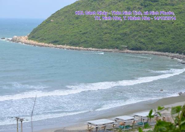 Bãi biển trong xanh tại Gành Nhảy trên bán đảo Hòn Hèo