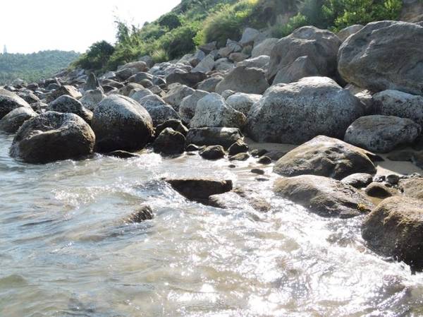 Bãi đá nhảy tại bãi Rạng Đà Nẵng