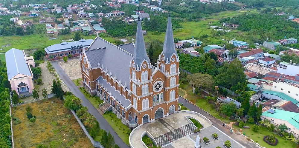 Nhà thờ Thánh Tâm gần Lộc Phát Bảo Lộc