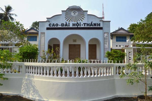 Không có được nét hoành tráng, đồ sộ, nhưng CĐHT lại có sức hút bởi kiến trúc độc đáo..