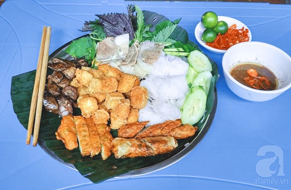 Bún hến đặc sản tại quán bún đậu Hàng Khay