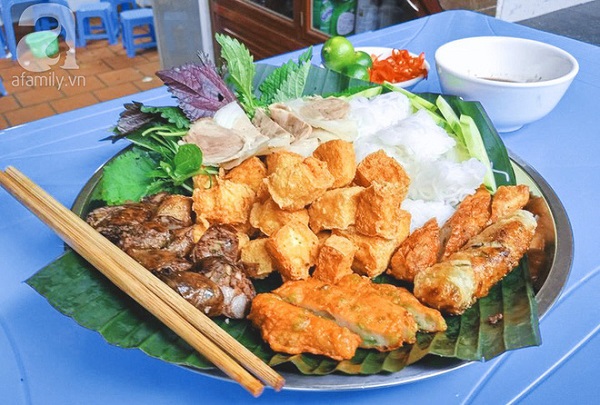 Món ăn kèm tại bún đậu Hàng Khay Hà Nội