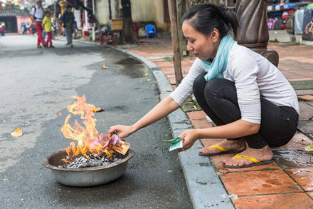 Nghi thức hóa vàng tại Hội An