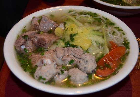 Bún sườn chua tại khu phố Xã Đàn Bún sườn chua tại khu phố Xã Đàn
