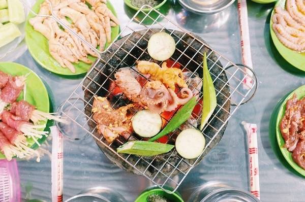 Đồ nướng hấp dẫn tại khu phố Xã Đàn Đồ nướng hấp dẫn tại khu phố Xã Đàn