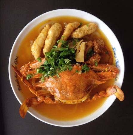 Một bát bánh canh ghẹ đậm đà tại khu phố Xã Đàn giá từ 35.000 đồng