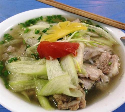 kham-phaMột bát bún cực “chất” thế này có giá 40.000 đồng. (Ảnh: Internet)