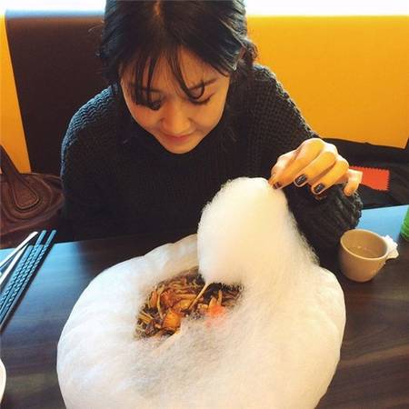 Giới trẻ Hàn Quốc "phát cuồng" vì sự kết hợp "không tưởng" này. (Ảnh: Instagram)