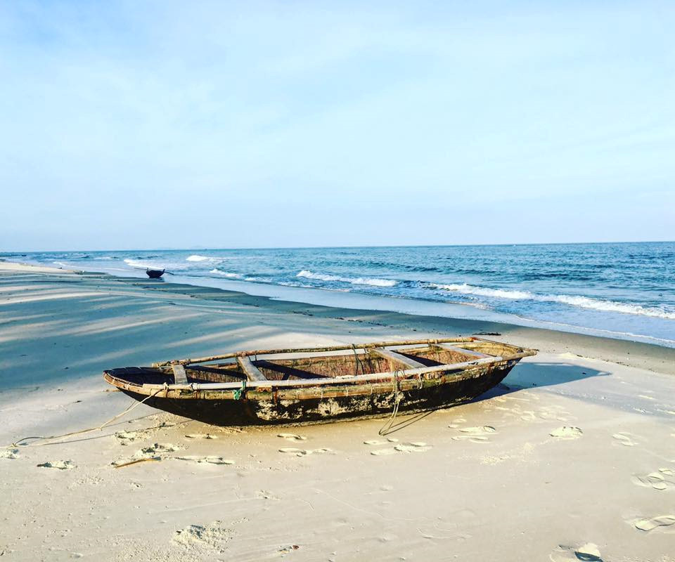 Bãi biển hoang sơ đảo Quan Lạn - du lịch Quảng Ninh Bãi biển hoang sơ đảo Quan Lạn - du lịch Quảng Ninh