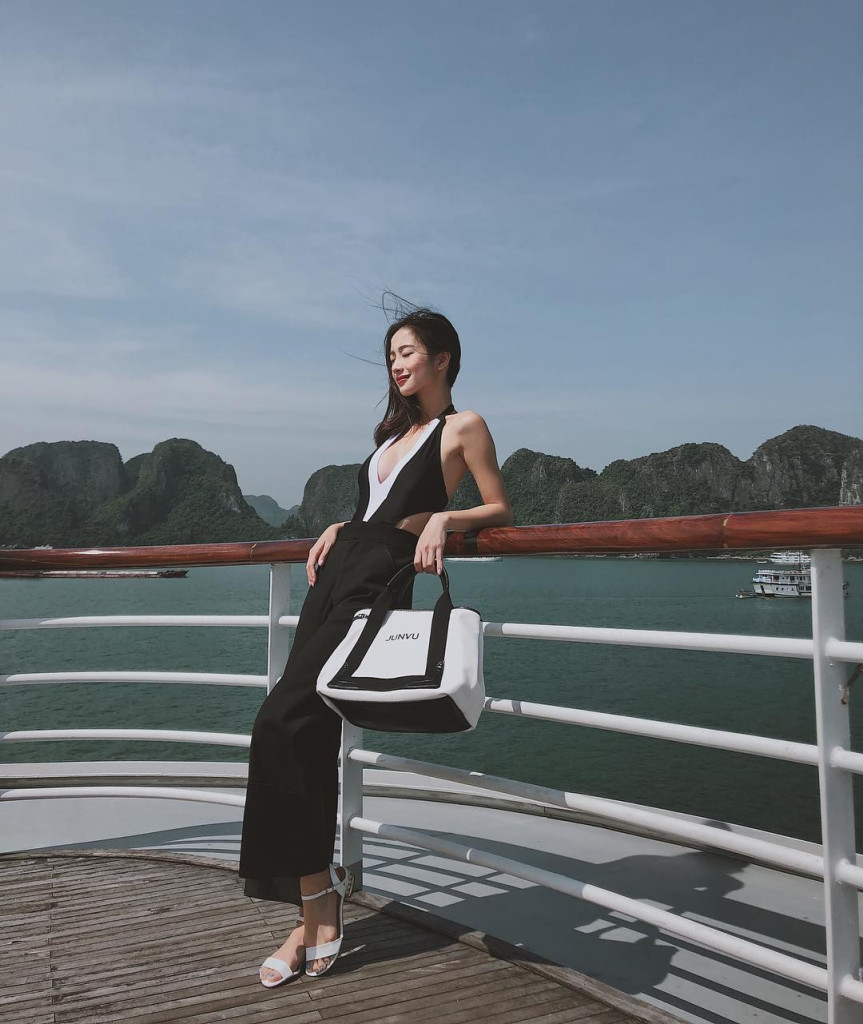 Hệ thống hang động và đảo đá tại Vịnh Hạ Long - du lịch Quảng Ninh