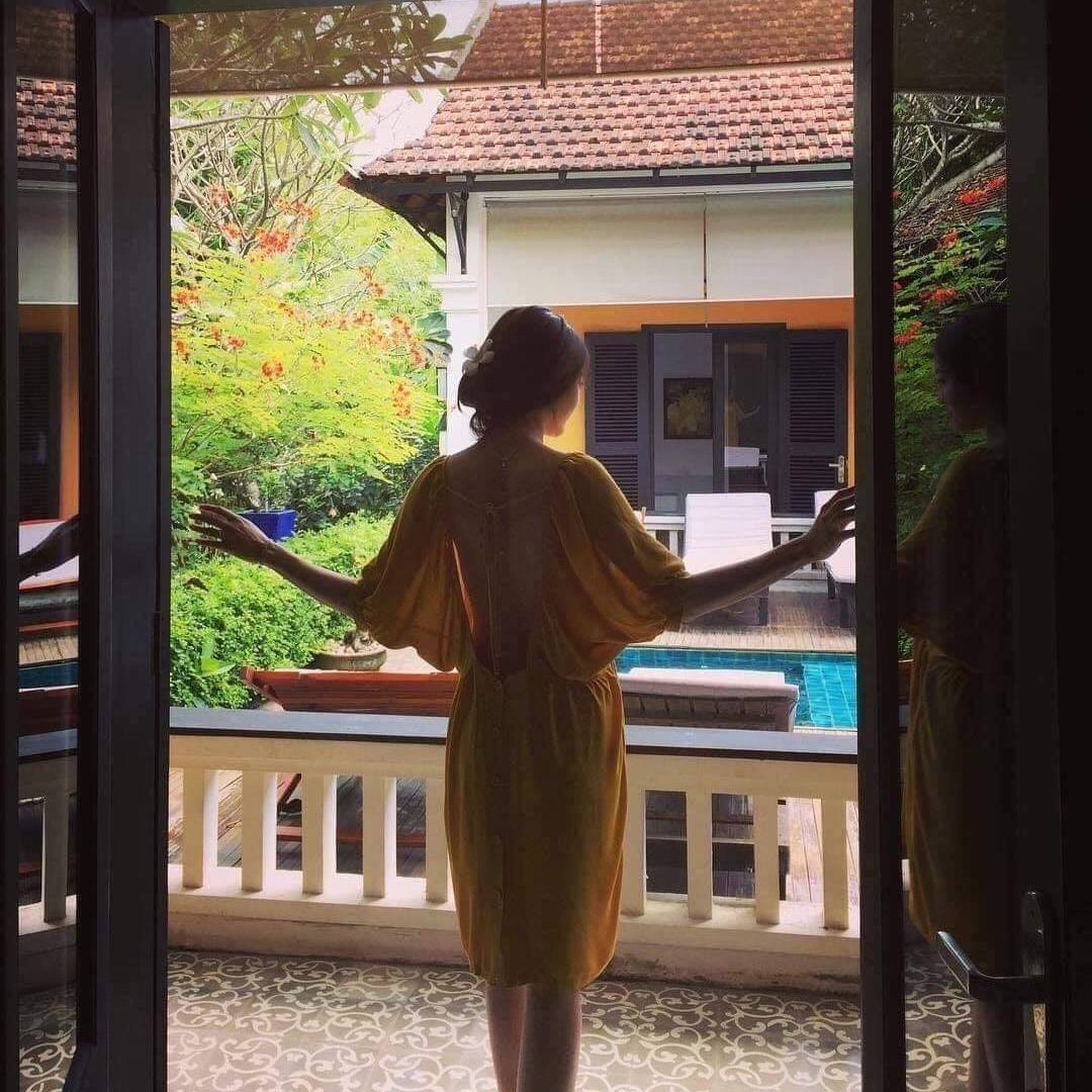 Nội thất gỗ cổ điển trong phòng resort La Maison De Campagne