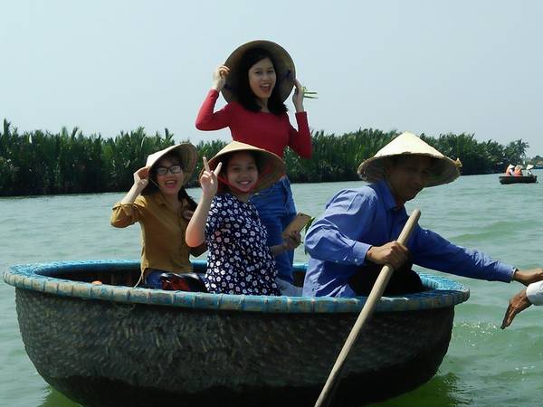 Không gian xanh mát tại rừng dừa Bảy Mẫu
