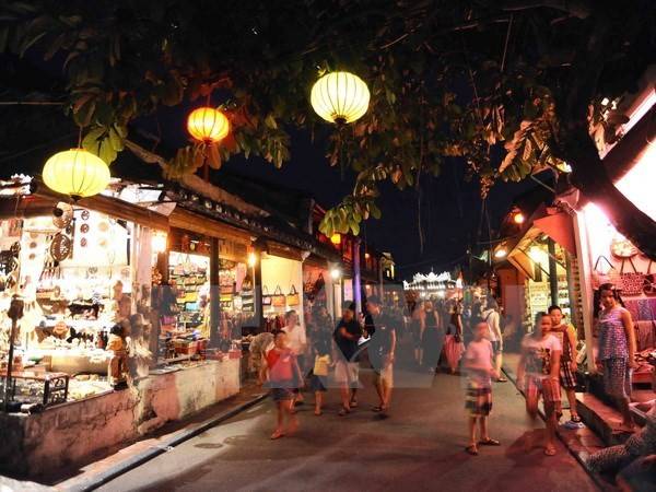 Những ngôi nhà cổ ở Hội An lung linh trong ánh nến và đèn lồng khi du lịch Hội An