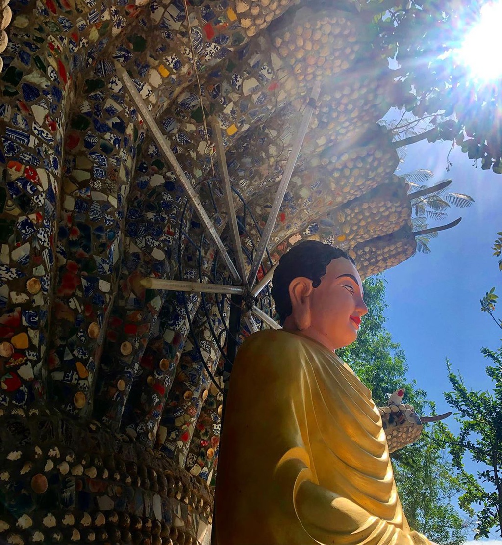 Không gian thanh bình tĩnh lặng bên trong chùa Ốc Nha Trang