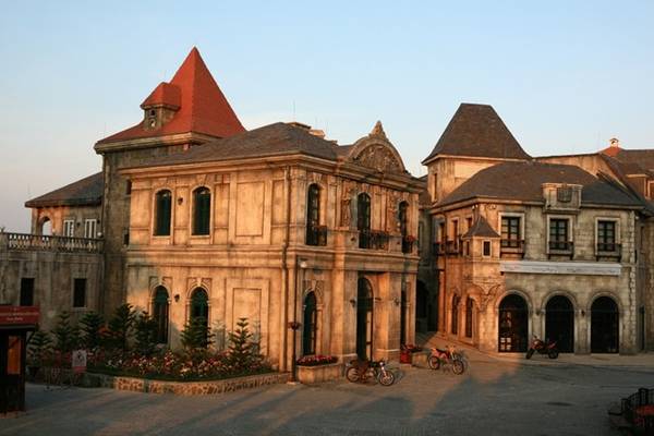Làng Pháp Bà Nà được bố trí theo mô hình làng cổ nước Pháp