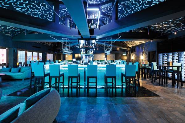 Quầy bar sang trọng tại khách sạn.