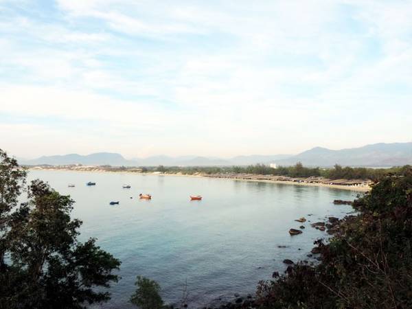 Toàn cảnh Bãi Dài nhìn từ đèo Cù Hin khi du lịch Bãi Dài Nha Trang