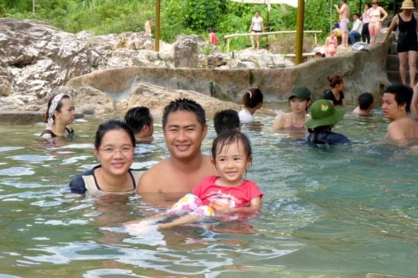 Du lịch Nha Trang khám phá vẻ đẹp dòng thác Yang Bay