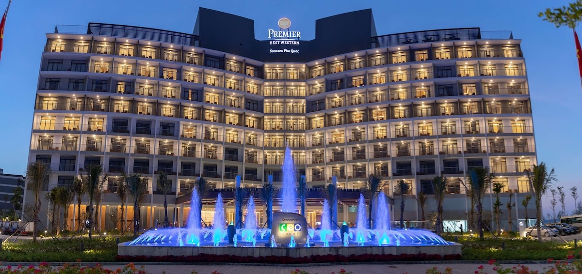 Không gian nhà hàng Essence Best Western Premier Sonasea