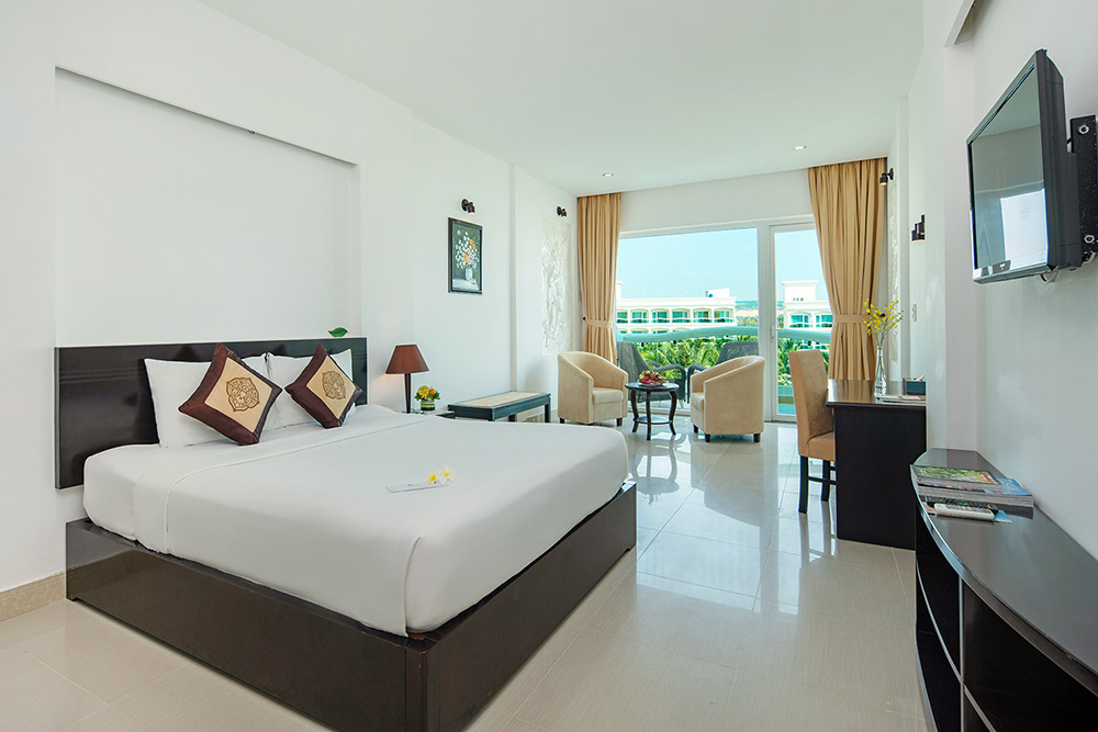 Khách sạn resort Phan Thiết The Sailing Bay Beach view biển