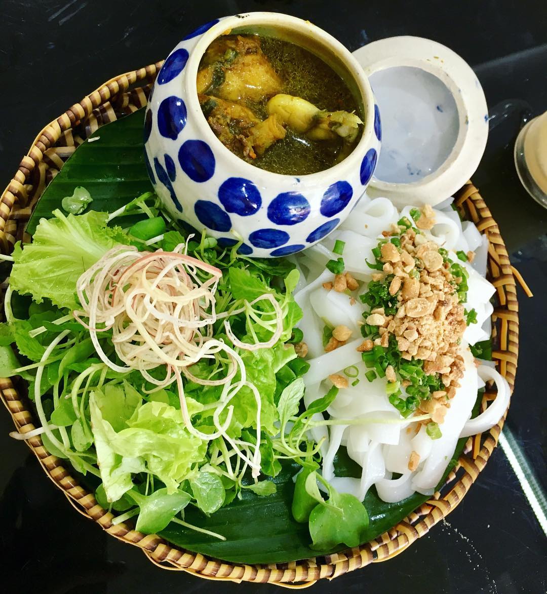 Mỳ quảng ếch đặc sản Đà Nẵng