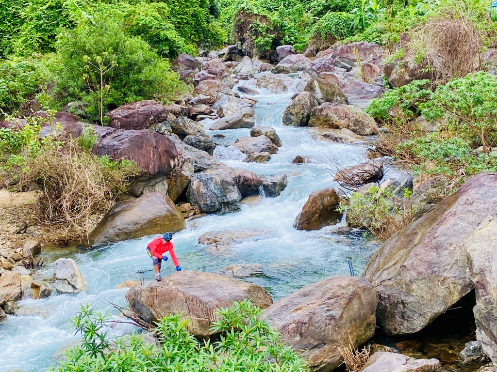Thích thú trước cảnh sắc hoang sơ ở Khe Răm Đà Nẵng
