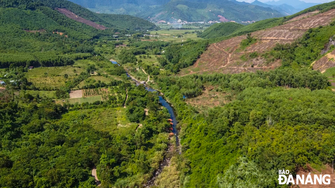 Toàn bộ thung lũng nhìn từ trên cao. Ảnh: Báo Đà Nẵng.