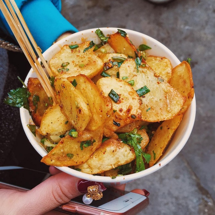 Khoai tây chiên trộn ớt món ăn Hà Khẩu