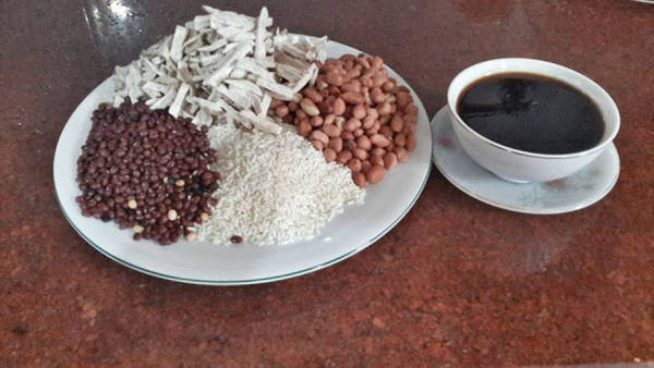 Nguyên liệu nấu khoai xéo Nghệ An gồm khoai khô, nếp, lạc, đậu và đường.