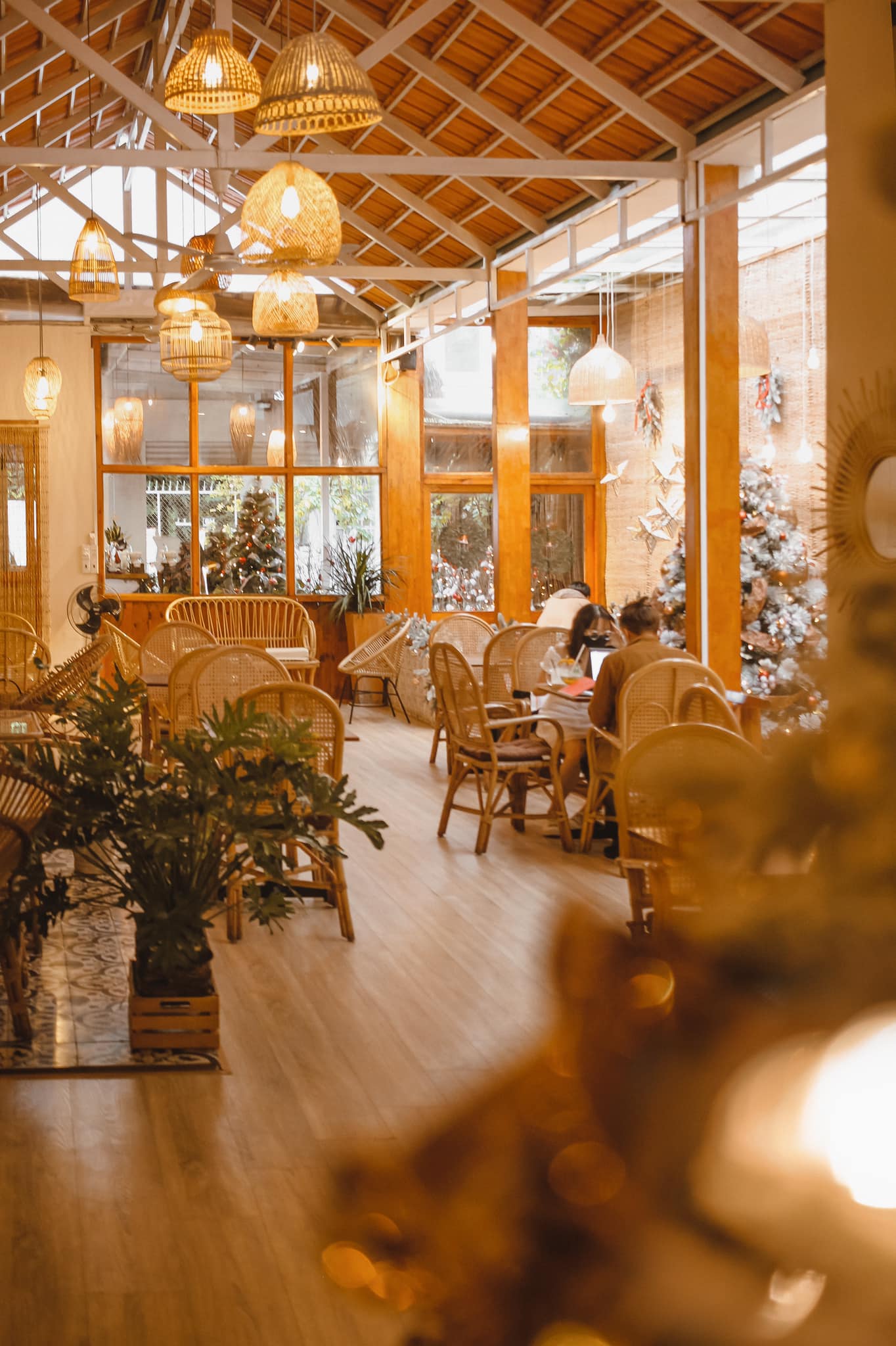 Trang trí Giáng sinh đẹp mắt tại Khóm Coffee & Tea
