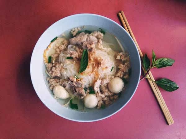 Hủ tiếu thịt heo cá viên - món ngon Bangkok