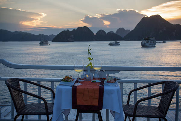 Du thuyền Hạ Long Syrena