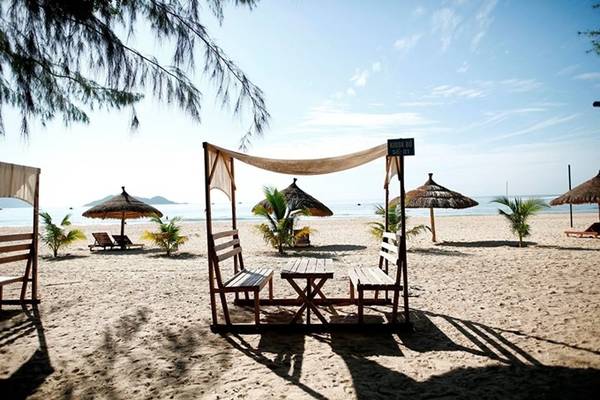 Tàu thuyền du lịch tại bãi biển Đại Lãnh Khánh Hòa
