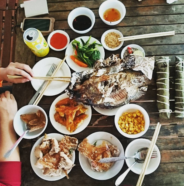 Tổ chức tiệc nướng BBQ ấm cúng tại khu cắm trại