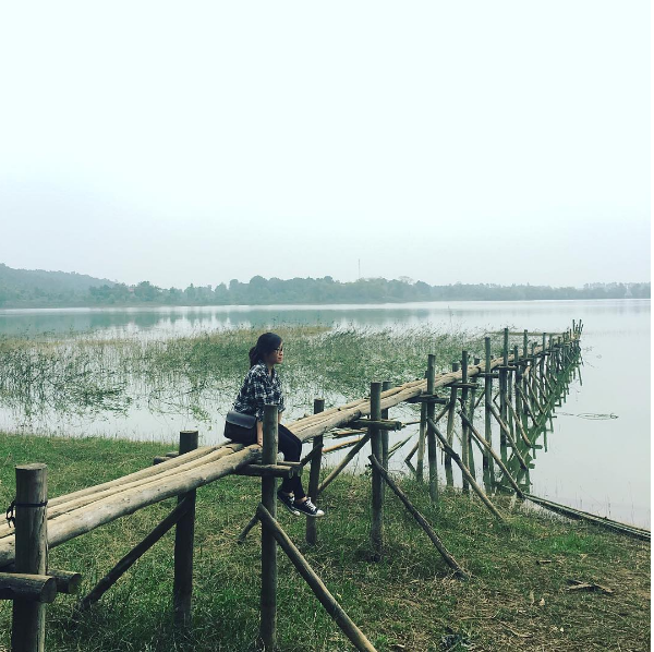 Hoàng hôn lãng mạn tại khu cắm trại gần Hà Nội