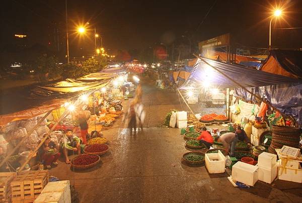 Chợ Long Biên quận Ba Đình Hà Nội một trong những chợ đầu mối lớn nhất thủ đô