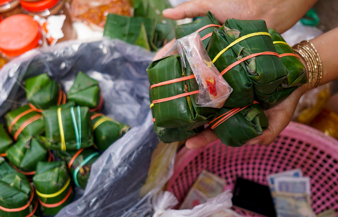 Mặt hàng nem chua đặc sản Huế tại chợ Huế Sài Gòn