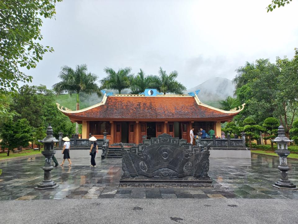 Đền Tam Bảo tại khu di tích Pò Hèn
