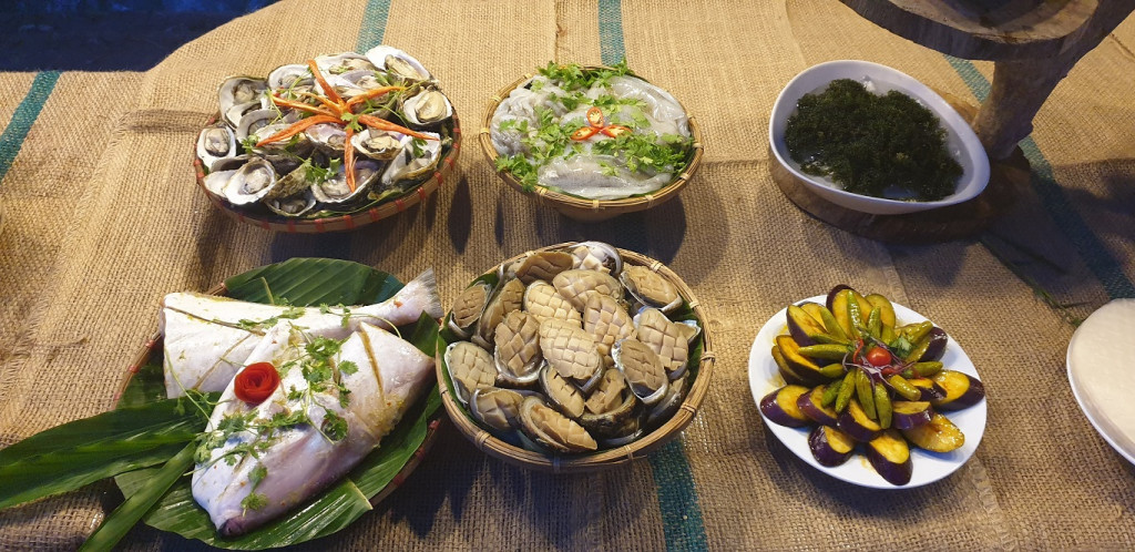 Ẩm thực ở Ba Hồ. Ảnh: Khu Du Lịch Ba Hồ.
