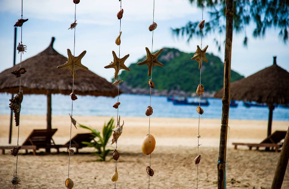 Bãi biển xanh trong vắt tại khu du lịch Đại Lãnh Khánh Hòa