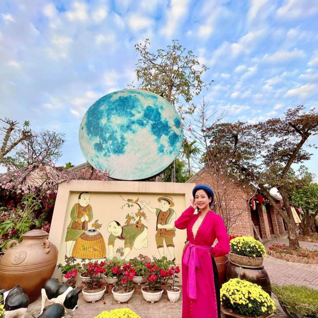 Mặc trang phục truyền thống tại khu du lịch Quảng Ninh Gate