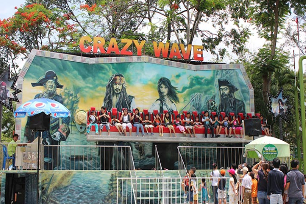 Trò chơi Crazy Wave tại Khu du lịch Tuần Châu