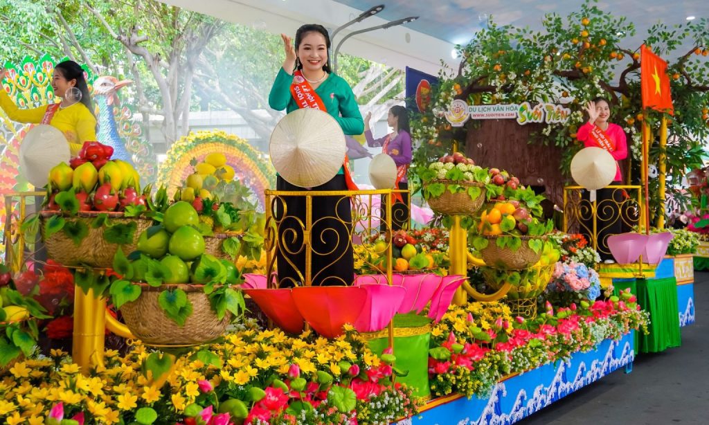 Lễ hội Trái cây Nam Bộ tại khu du lịch Suối Tiên
