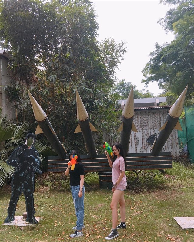 Hồ bơi đập tràn tại The BCR quận 9