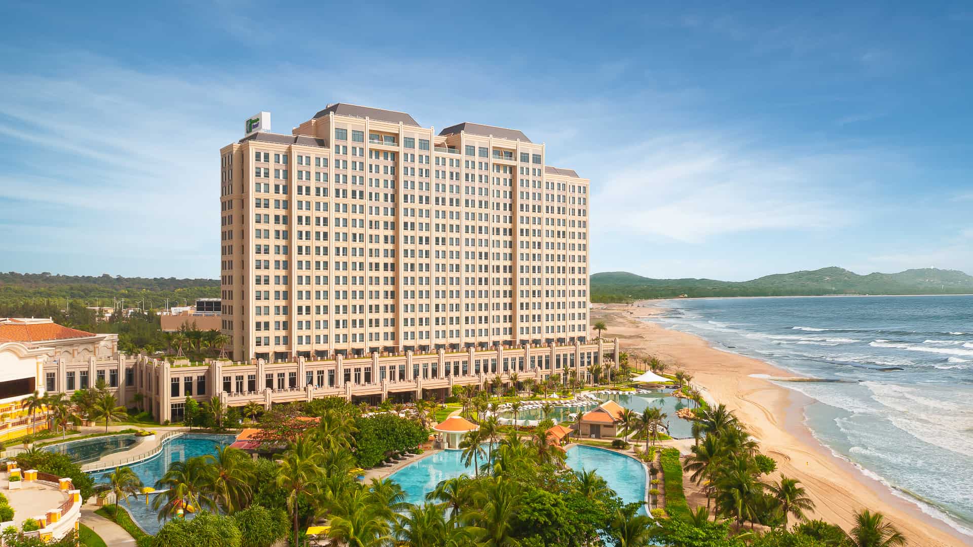 Khu -nghỉ -dưỡng- Holiday- Inn -Hồ- Tràm-ivivu