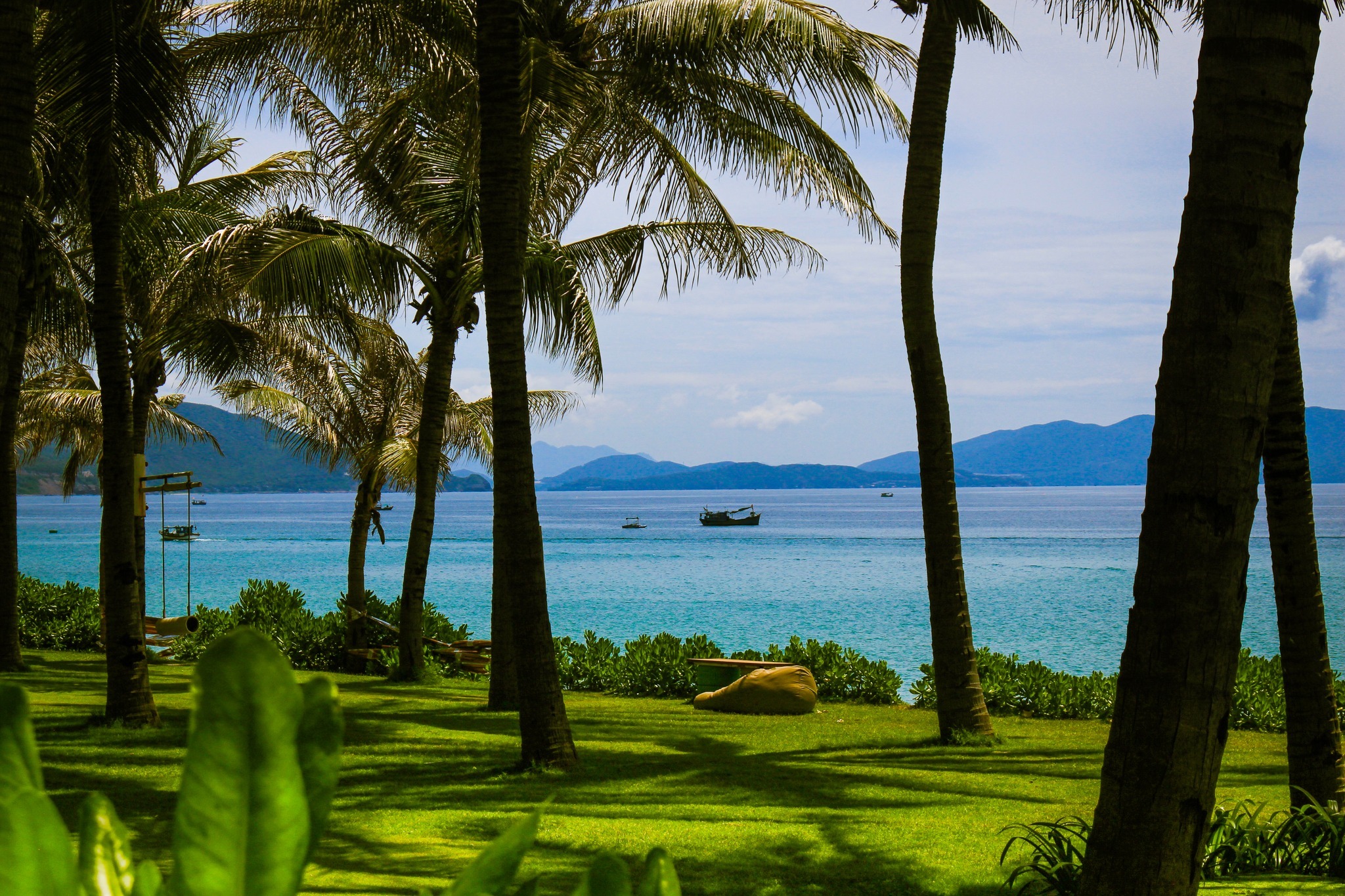 Bãi biển riêng tư tuyệt đẹp tại khu nghỉ dưỡng Duyên Hà Cam Ranh